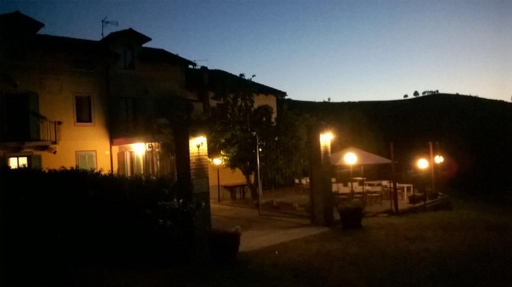 Bed and Breakfast La Terrazza Del Barbaresco Neviglie Esterno foto